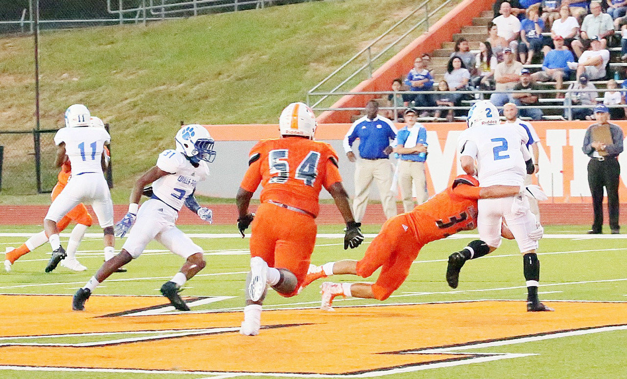 Drason Tenner (54) and Dalton Harris (33) apply pressure on the Wills Point offense in Mineola’s 36-3 victory over the Tigers. (Photo courtesy of Gene’s Photography)
