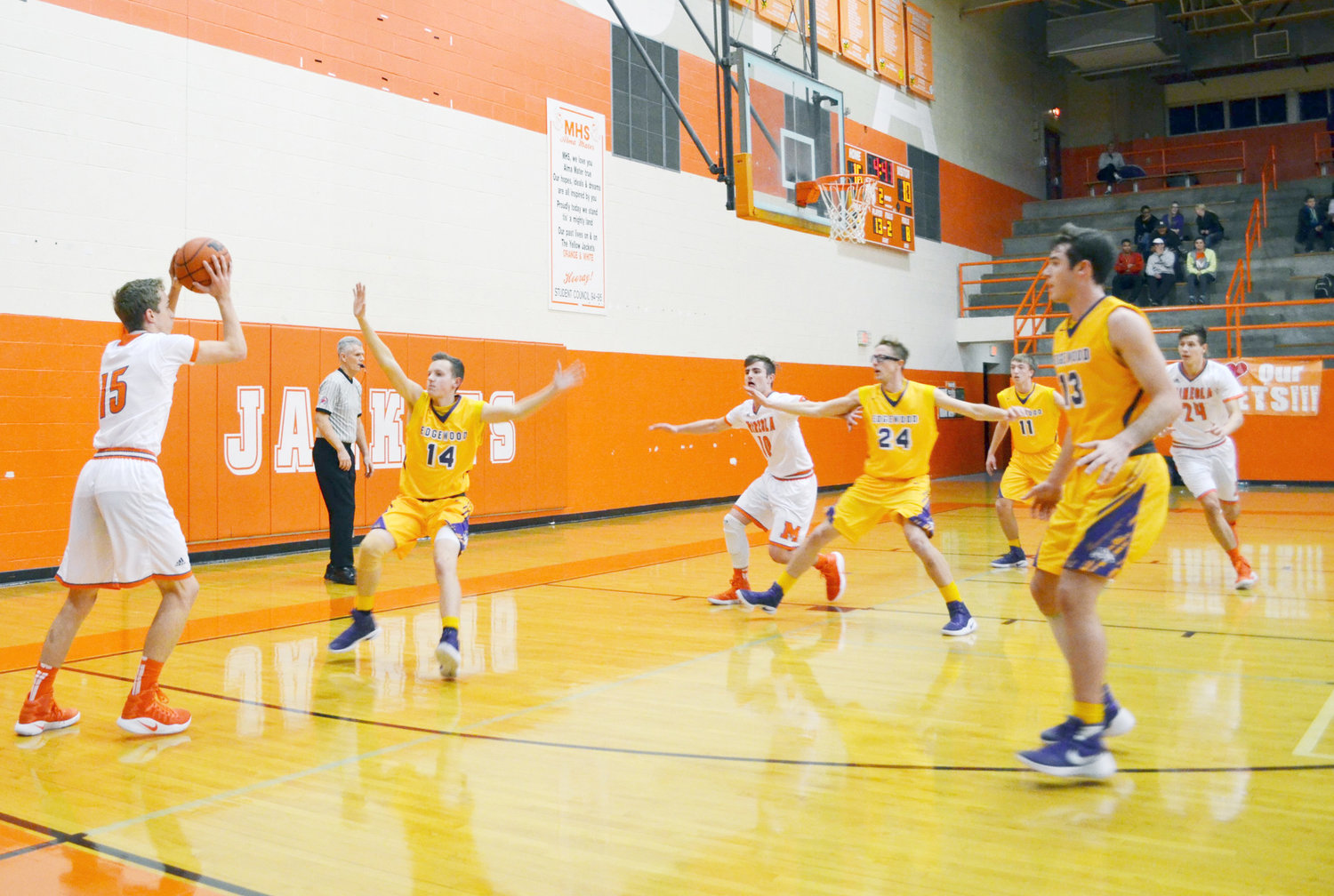 Cameron Sorenson (15) looks to pass against the Edgewood defense in Mineola’s 49-43 victory over the Bulldogs Friday night. (Photo by Evan Dudley)