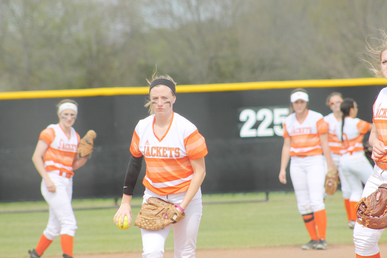 Lady Jacket Pitcher Sydnie Bell is on the mound in Mineola’s 13-4 win against Kemp Thursday afternoon in Mineola. She also pitched in Mineola’s win over Grand Saline last Tuesday. (Monitor photo by Doris Newman)