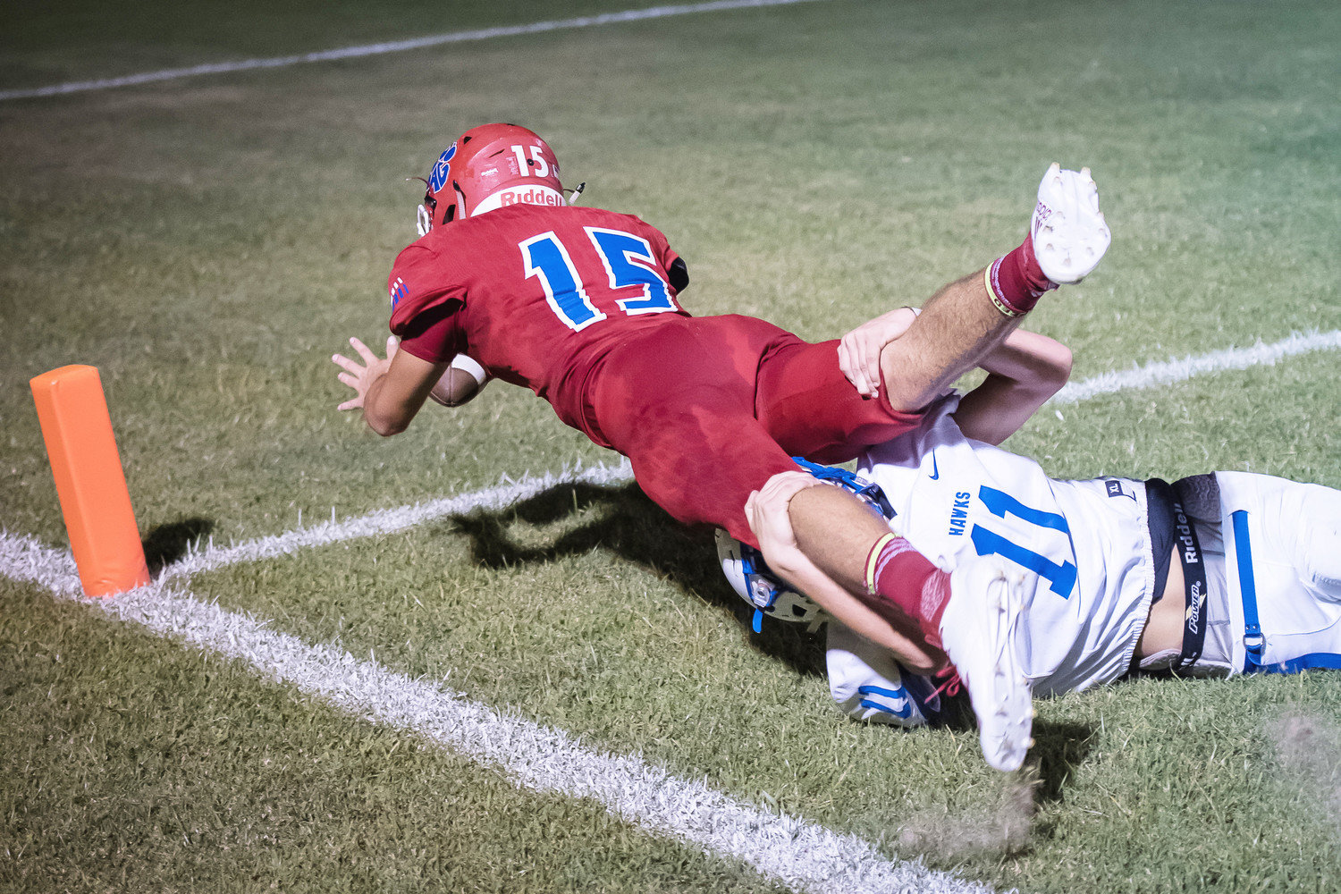 Tim Mitchell (15) dives for a score in the 16-15 Panther victory.