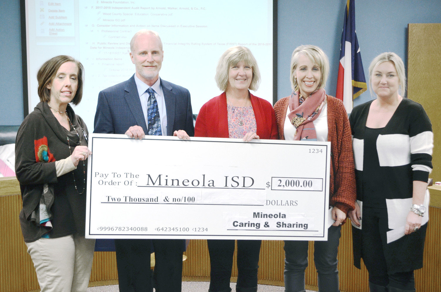 Caring & Sharing of Mineola made a $2,000 donation to the Mineola Independent School District at the Nov. 26 school board meeting. Each campus received $500 and the money will be placed in a benevolent fund for field trip fees, school supplies, clothing, shoes, and other supplies that students need. The district’s four principals accepted the contribution. From left is Stacy Morris (Elementary School), David Sauer (High School), Becky Moore of Caring & Sharing, Kendall Gould (Middle School), and Jole Ray (Primary School). (Monitor photo by Hank Murphy).