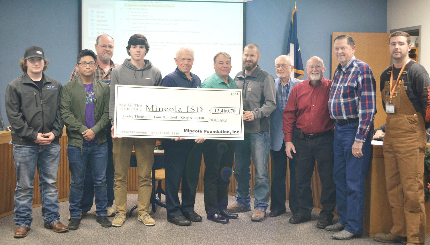 The Mineola Foundation on Nov. 26 made a $12,460.78 donation to the welding shop at Mineola High School. Welding is one of many job-oriented programs run through Career and Technical Education (CTE) in Mineola. The Foundation has been a major benefactor of CTE in Mineola and previously contributed to the school’s Auto Tech program. From left is Preston Mosher (student), Johnny Ramirez (student), Jackie Hays (teacher), Tristan Rychlik (student), Warren Brown, Glen Thurman, Adam Steck, Jean Meek, Waymon Ragsdale, Vince Colvin, and Brandon Williamsom (teacher). (Monitor photo by Hank Murphy).