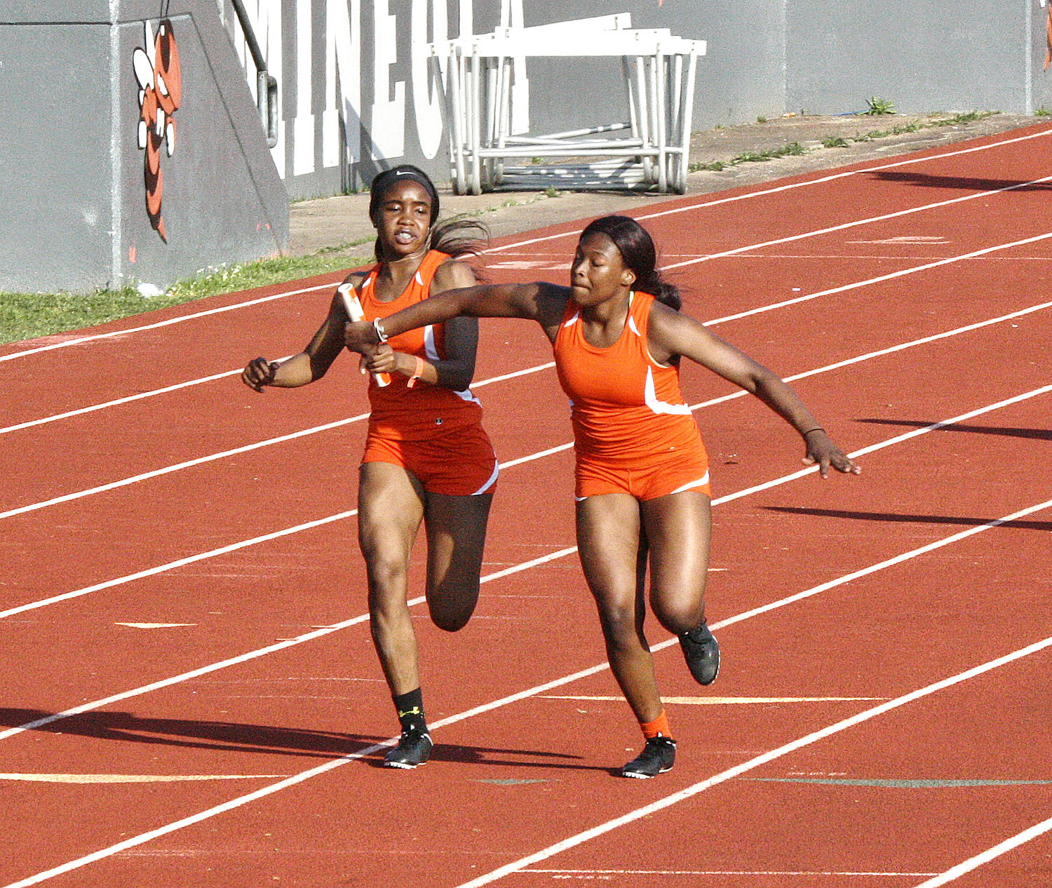 Mineola’s Kiara Williams hands the baton to teammate Alyssa Cannon in the 4x100 meter sprint relay.