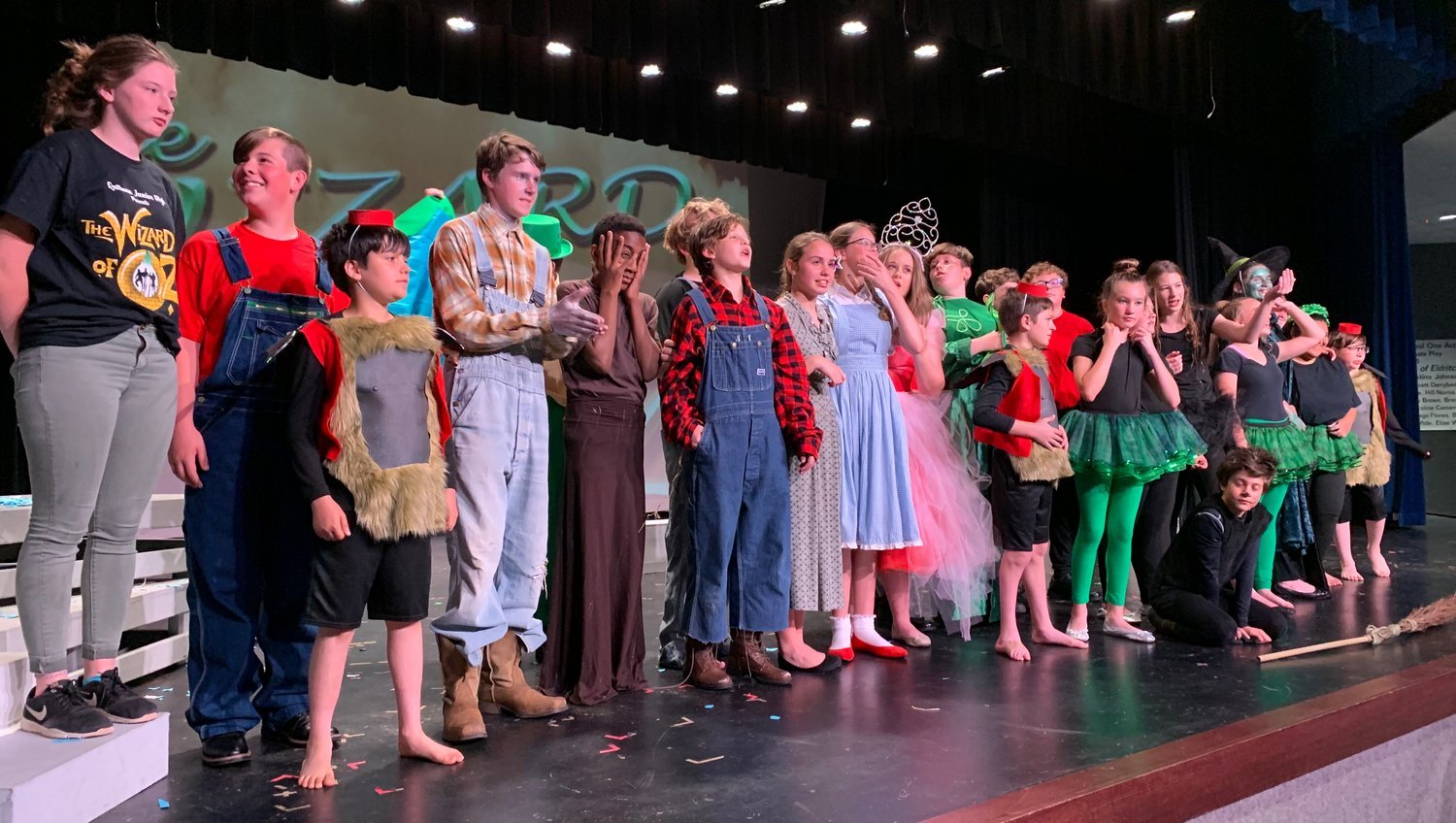 Members of the Quitman Junior High One Act Play cast and crew bow to the audience after their dinner theater performance on May 16. The students presented the play “The Wizard of Oz” to the community.