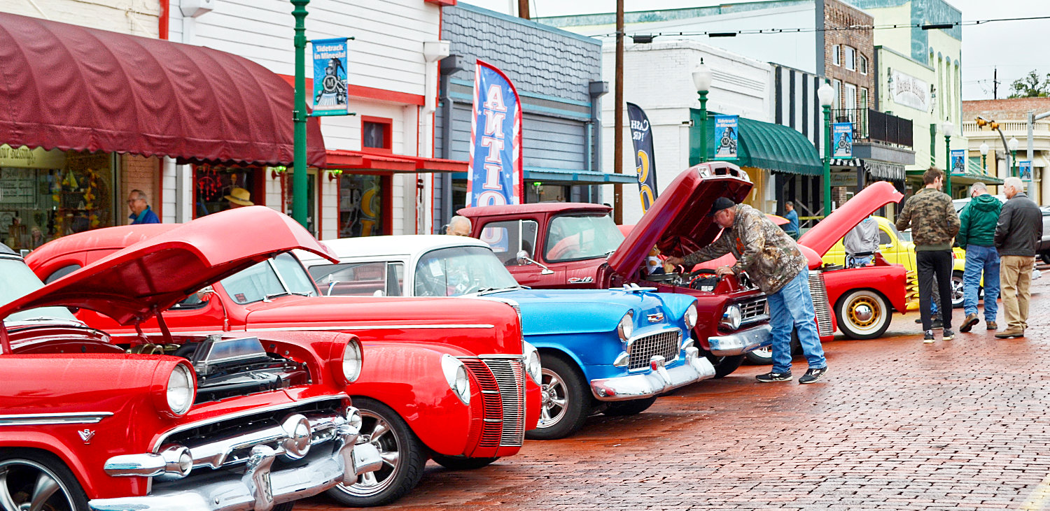 Saturday’s dreary weather did not curb enthusiasm for the Annual Iron Horse Cruise in downtown Mineola, which drew 150 classic vehicles from all over Texas, Arkansas and Louisiana.