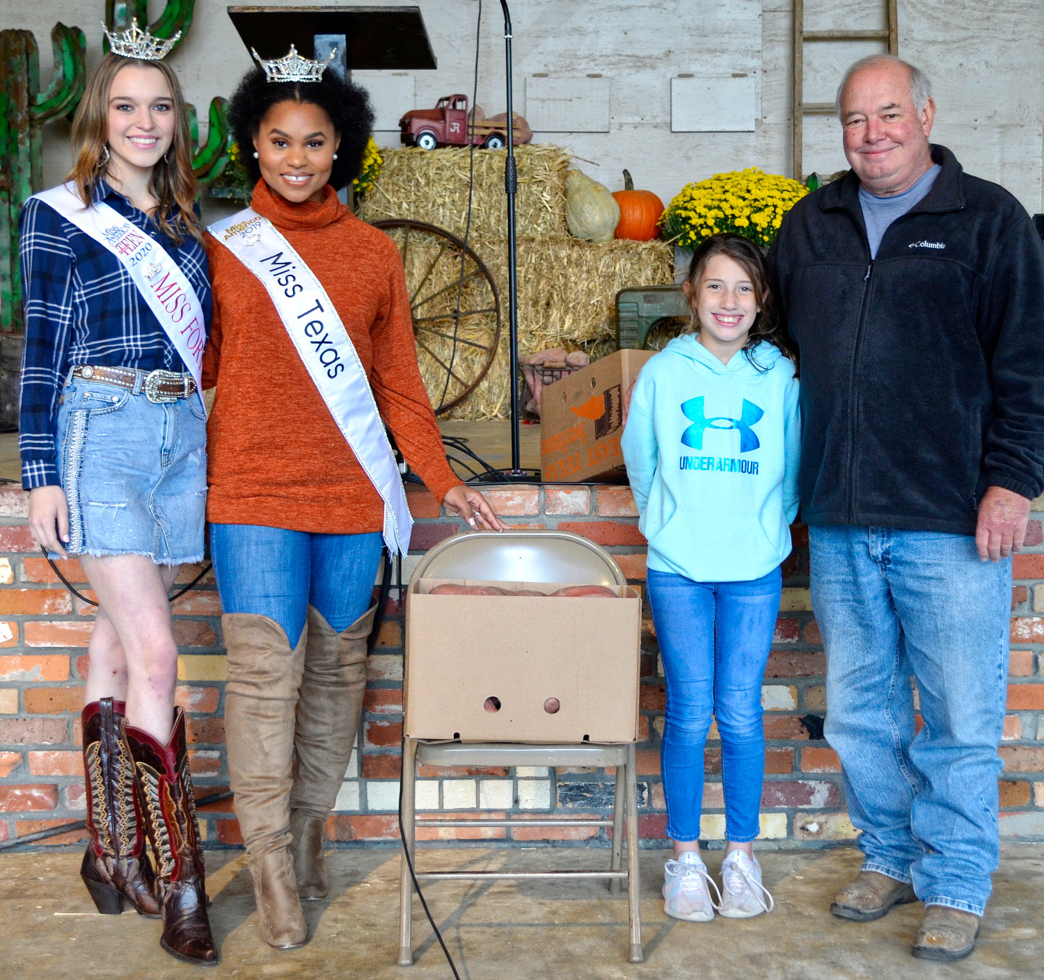 Jim and Avery Herlocker, representing Mineola Community Bank, took the highest bid on a box of Golden sweet potatoes at the annual auction Saturday. This year’s auction brought in $23,200. They are shown with Miss Texas Chandler Forman and Miss Fort Worth Outstanding Teen Celeste Lay.