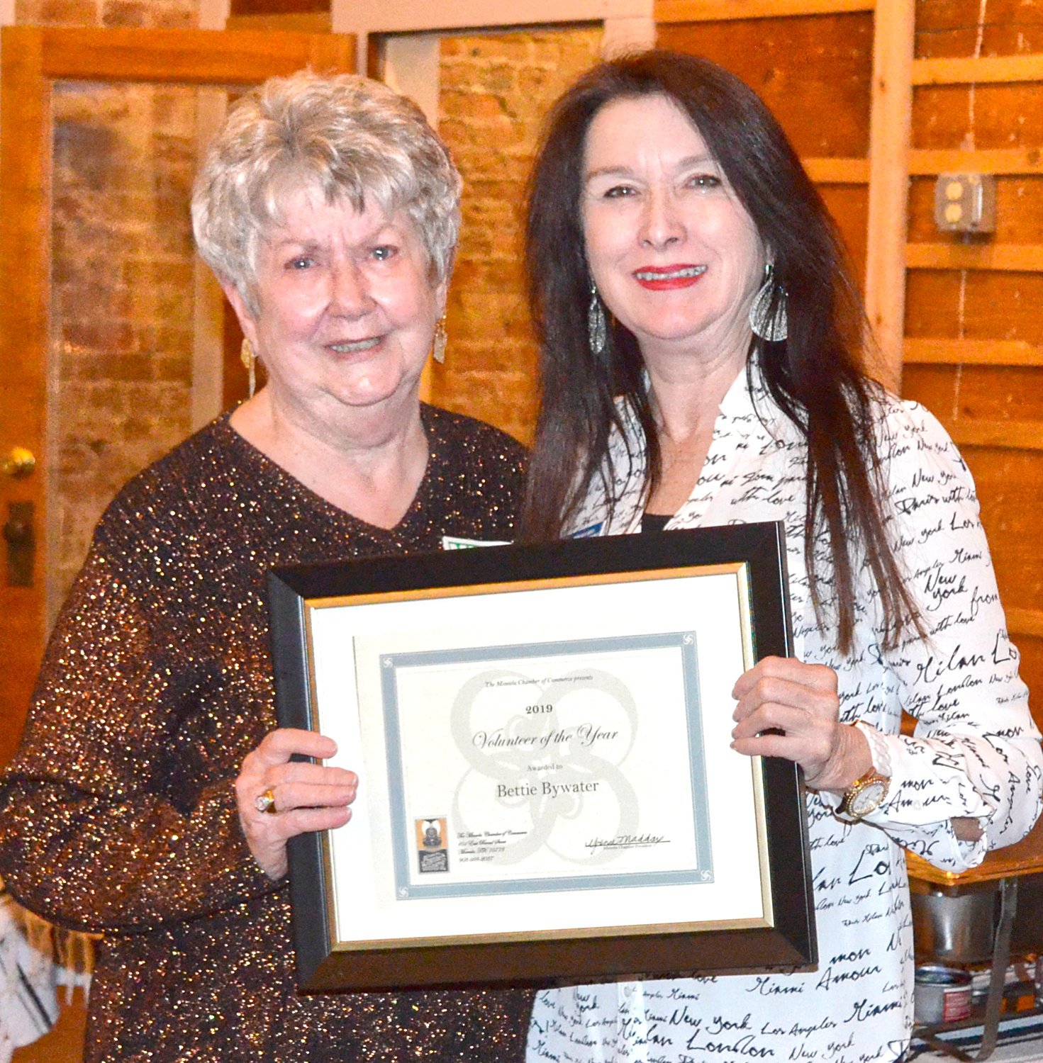 Mineola Chamber of Commerce President Yvonne Maddox, right, congratulates Betty Bywater on being named the chamber’s top volunteer for 2019 during the annual awards dinner last Thursday.