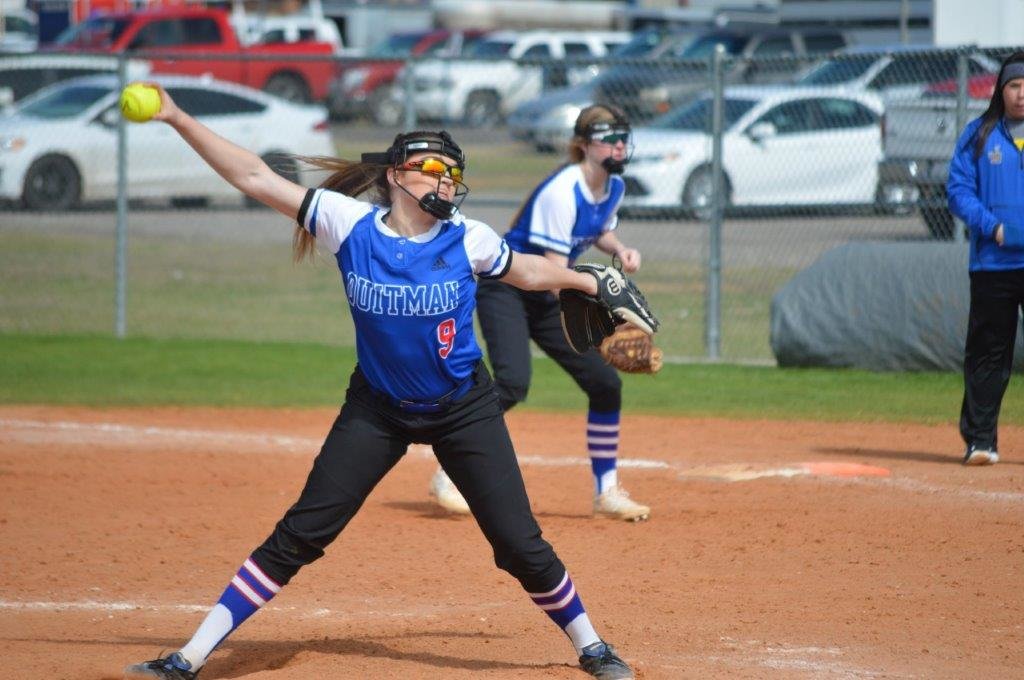 Quitman pitcher Alexis O’Neal fires a pitch in against Bowie in Quitman’s 5-3 win Saturday.