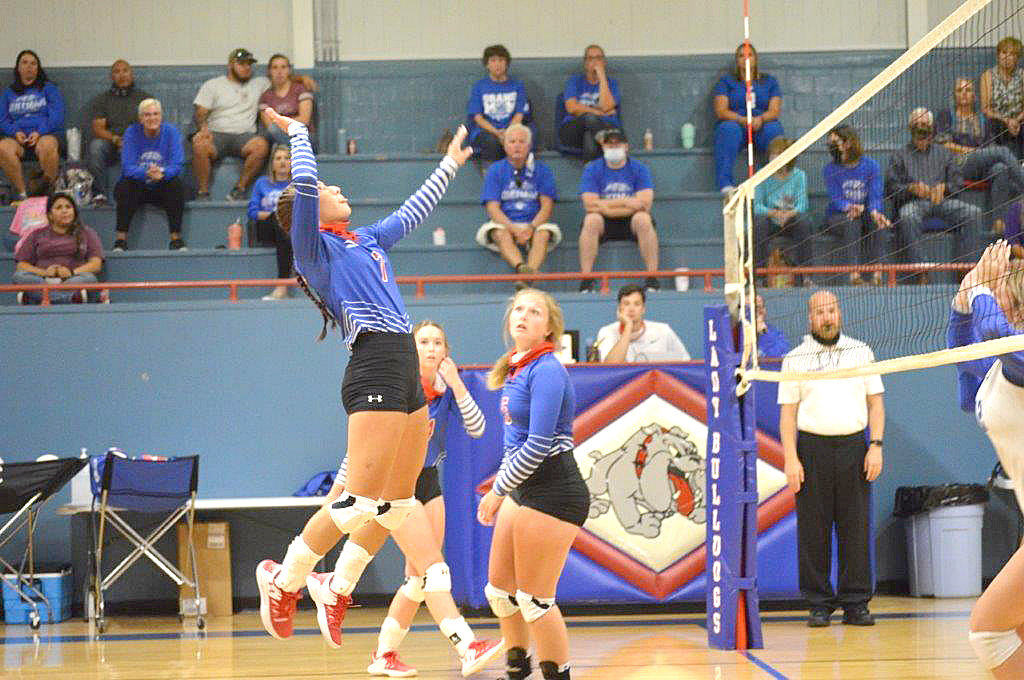 Quitman’s Brooklyn Marcee goes high for a kill against Wills Point last Tuesday at Ballard Gym. (Monitor photo by Larry Tucker)