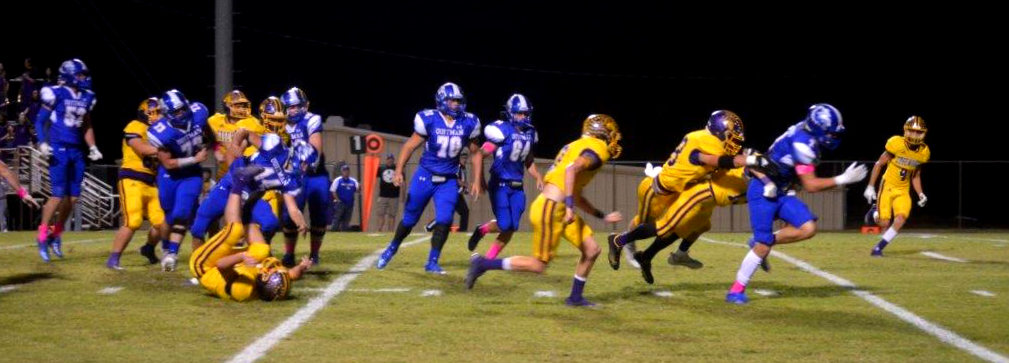 Quitman’s Carson Dickens breaks away for a good run against Edgewood in Friday night’s contest.